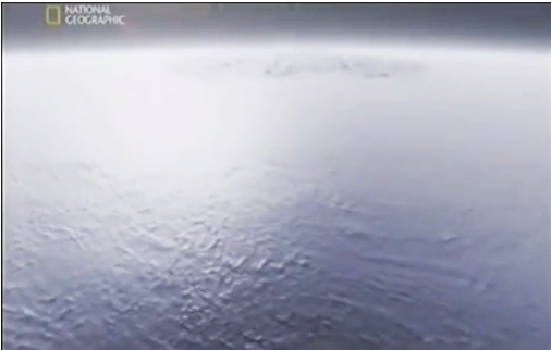 Síla ledu přesahuje deset kilometrů.  Voda pod ledovým příkrovem však zůstává a s ní i naše jednoduché mikroorganismy.